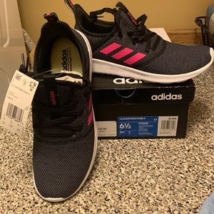 Woman’s Adidas Cloudfoam Pure K. 6.5